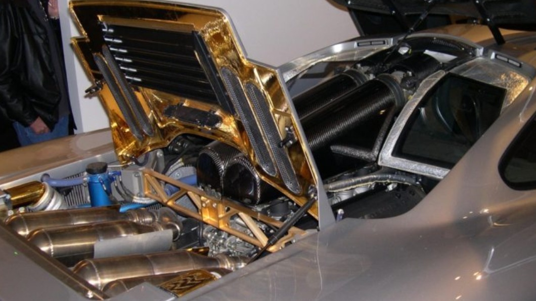 源自BMW的V12動力心臟也是這輛車的特點。(圖/翻攝自Wiki)