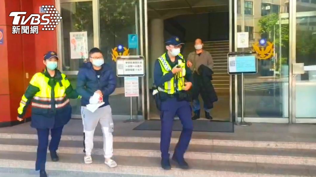 懷疑跟妻子有染!基隆醋夫直奔情敵住家 揮刀捅臀部