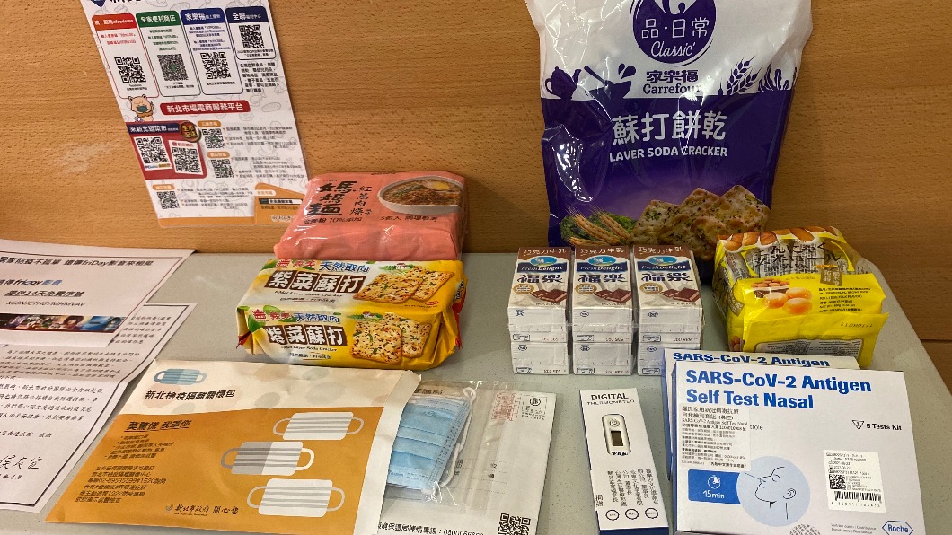 新北市居家照護關懷箱內容物曝光。(圖/新北市府提供)