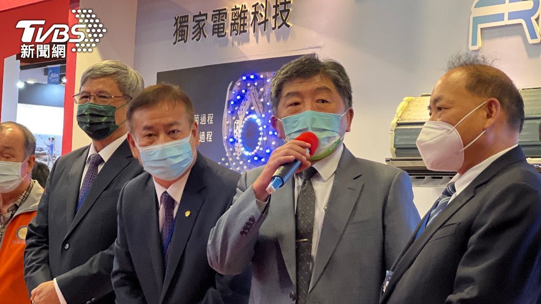 記者會上數度吸鼻引關切 陳時中笑回:年紀大但身體還好