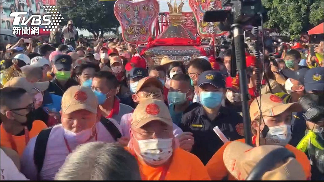 大甲媽祖遶境驚傳意外！老翁徒步行經新港突倒地猝死