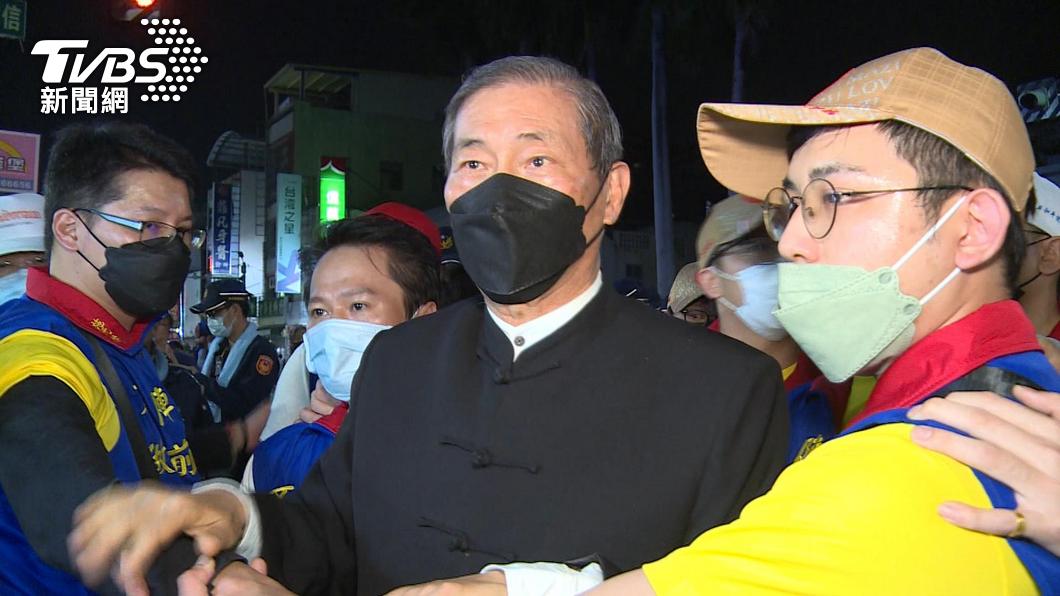 張安樂控訴警方叫李脫背心引爆衝突。(圖/TVBS資料畫面)