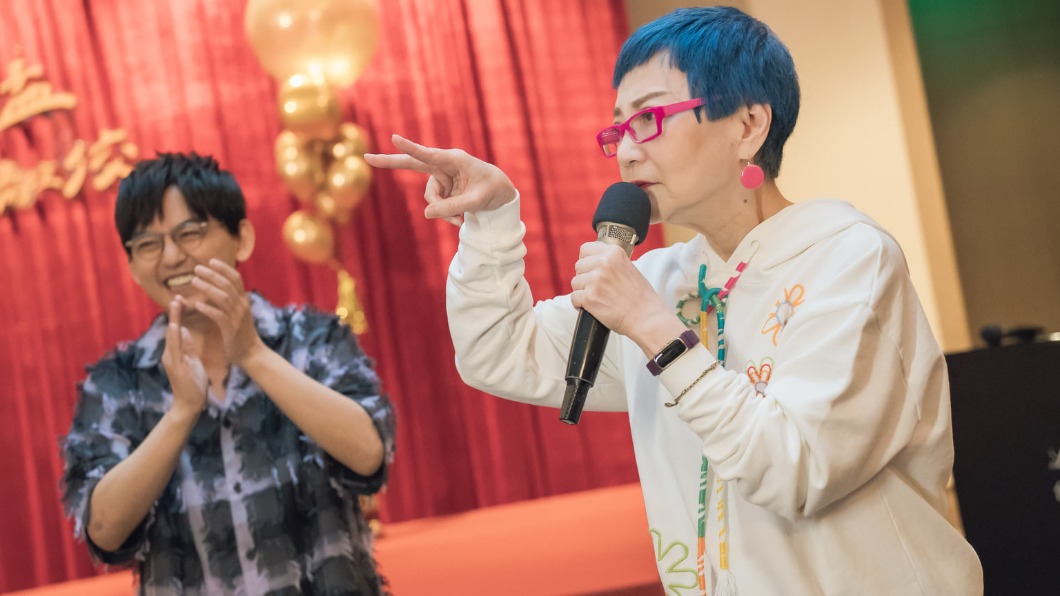 黃子佼上月30日在北市寒舍艾美酒店舉行50歲壽宴,師父張小燕親到場。(圖/翻攝自黃子佼臉書)