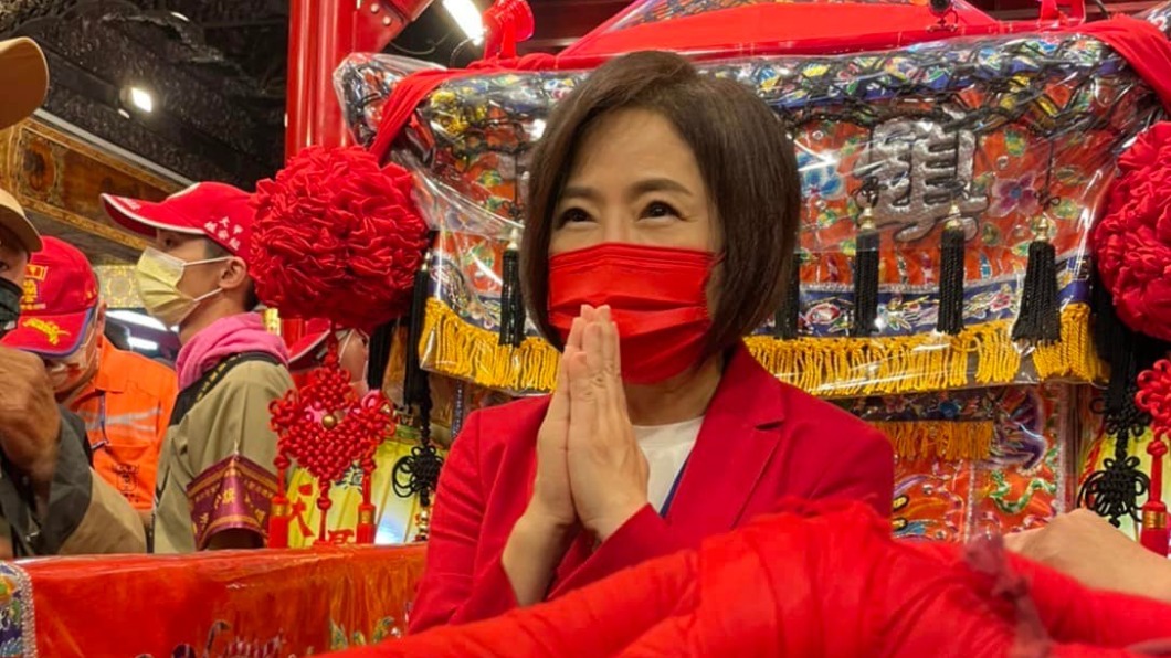 于美人揭媽祖遶境神蹟　「3揮令旗炸神光」天空驚現異象