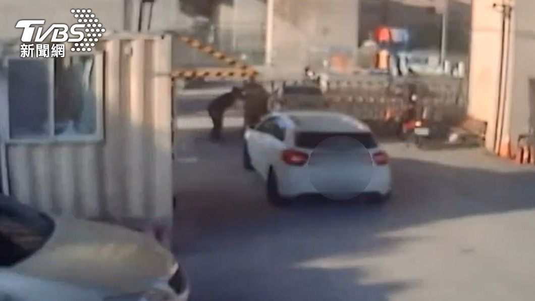 罪加一等!占身障停車格不想繳罰金 男硬闖拖吊場遭法辦