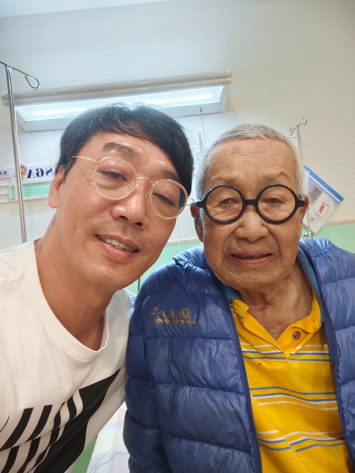 脫線兒子曾感嘆說，父親因為年紀大，近年來常有不明原因的肺部感染而住院。（圖／翻攝自台東脫線牧場-脫線爸臉書）