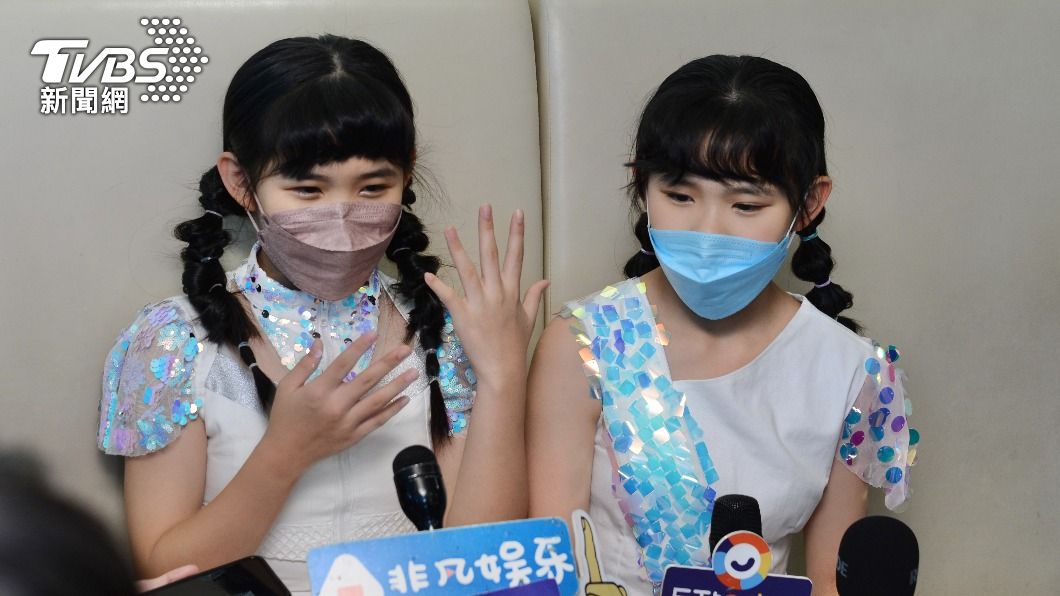 左左右右笑說不必談戀愛。(圖/許方正攝)