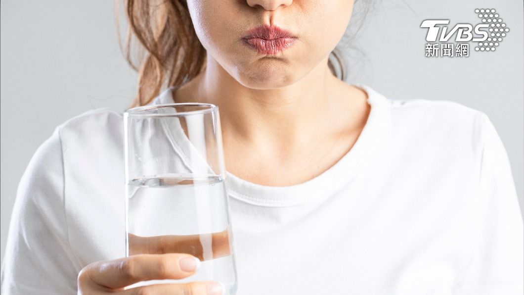漱口太多次反而會使得減少牙膏的功效。(示意圖/shutterstock達志影像)