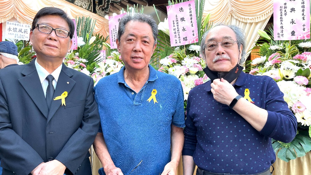 左起中華電影製片協會理事長劉益東、朱延平導演、影評人王清華。。(圖/中華民國電影攝影協會秘書長提供)