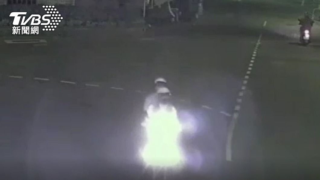 2毒蟲缺錢花　冒險飛車搶奪僅得手「半條」金項鍊