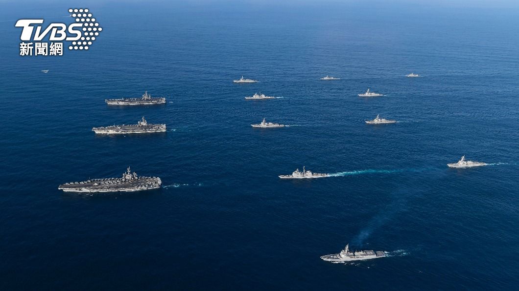 美國海軍在2017年曾一度部署3艘航母進入東海牽制北韓軍事行動。(圖/達志影像美聯社)