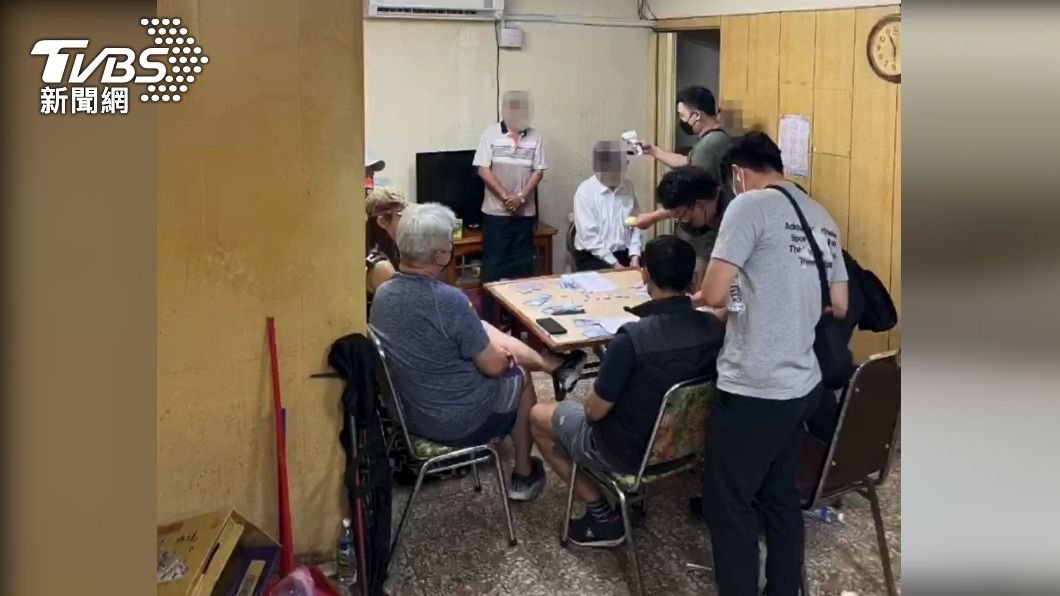 濱江市場旁社區暗藏象棋賭場。（圖／TVBS）