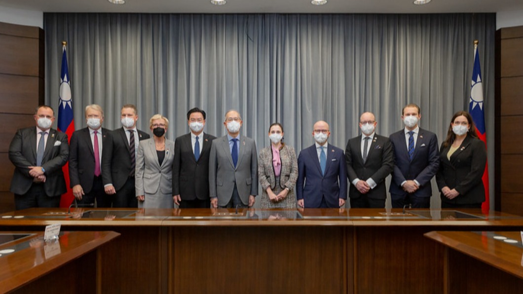 總統蔡英文今以視訊方式,接見「台瑞典國會議員協會暨歐洲議會議員聯合訪團」。(圖/總統府提供)