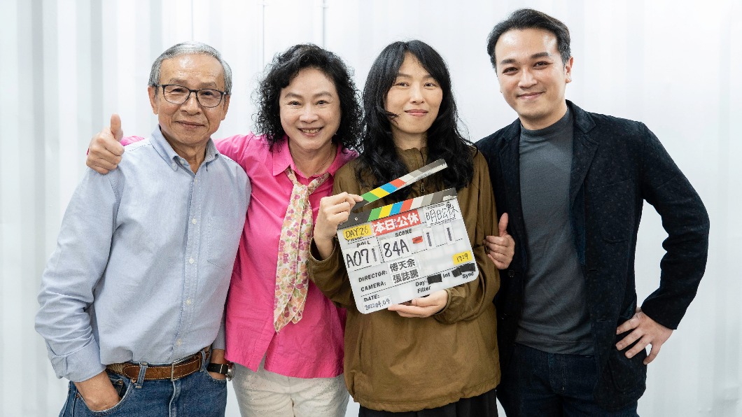 左起監製吳念真、影后陸小芬、導演傅天余、監製吳明憲。（圖／威視提供）