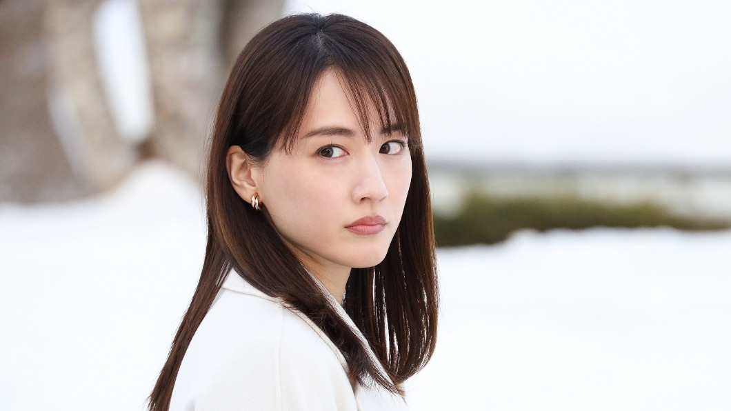 綾瀨遙出道20年推新作 女神黑化讓觀眾「好吃驚」