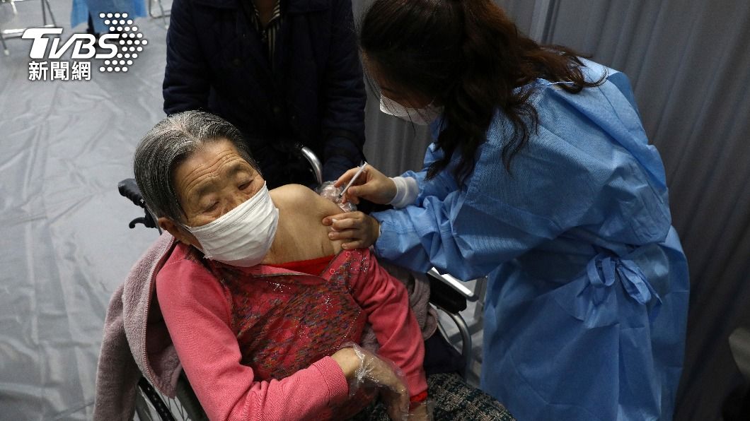 南韓計畫將為60歲以上的高齡族群接種第四劑疫苗。(圖/達志影像美聯社)