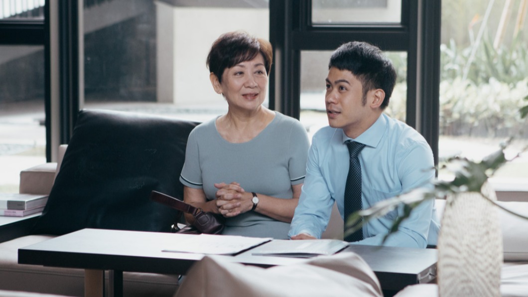 李淳跟鮑起靜在電影裡飾演師生。（圖／台北双喜電影提供）