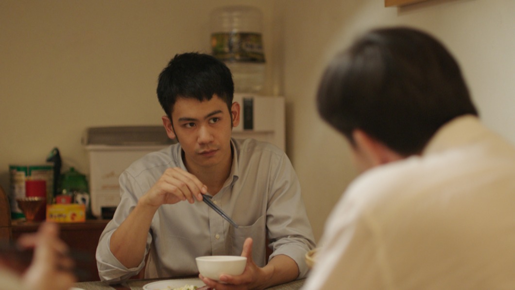 李淳所飾演的李冠廷小時候因父母忙碌常在老師家用餐。（圖／台北双喜電影提供）