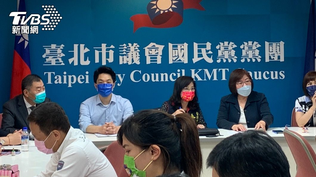 國民黨立委蔣萬安與黨籍議員座談。（圖／TVBS）