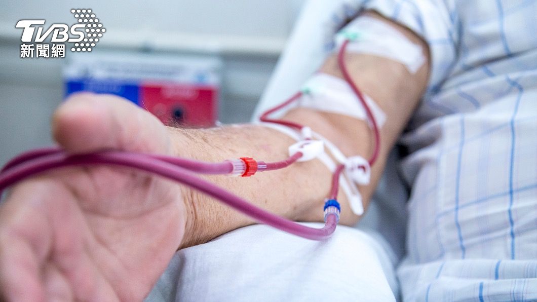台灣腎臟醫學會理事長黃尚志表示染疫死亡率是10~30%。(示意圖/shutterstock達志影像)