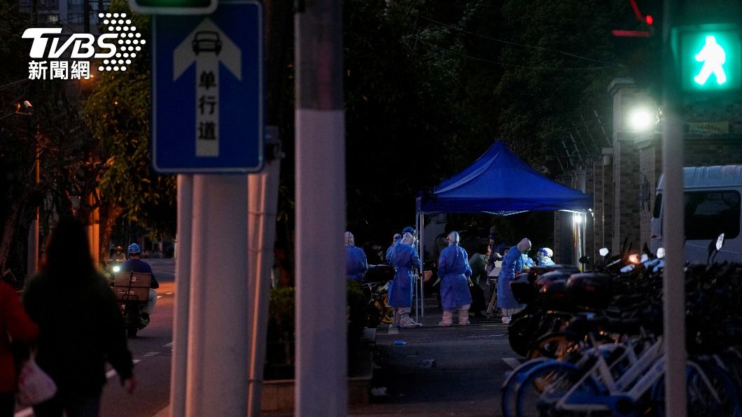 上海疫情嚴峻,確診數持續上升。(圖/達志影像路透社)