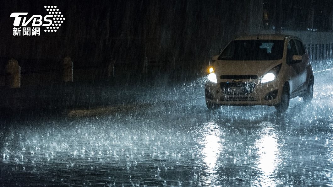 鋒面將抵台!北東今晚現雨勢 這天高溫暴跌「重返1字頭」