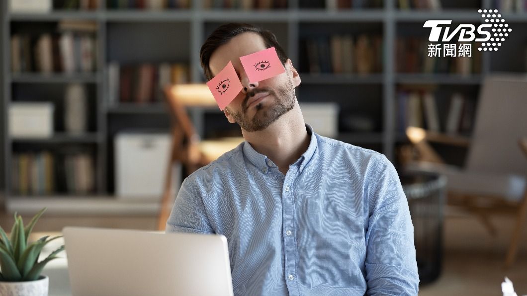 許多人經常會有疲倦的症狀。(示意圖/shutterstock達志影像)