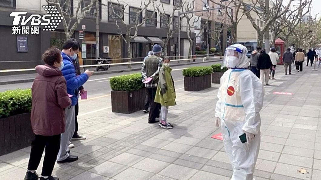 上海單日增2.7萬本土病例 官員疑防疫壓力大尋短