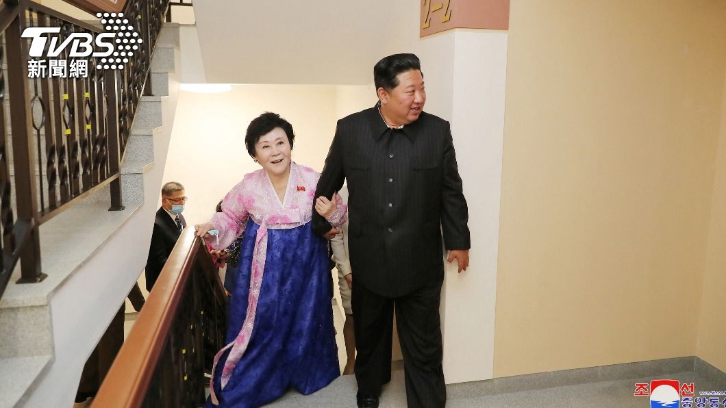 送國寶主播李春姬一套房!金正恩被攬牢牢 一路看房大笑