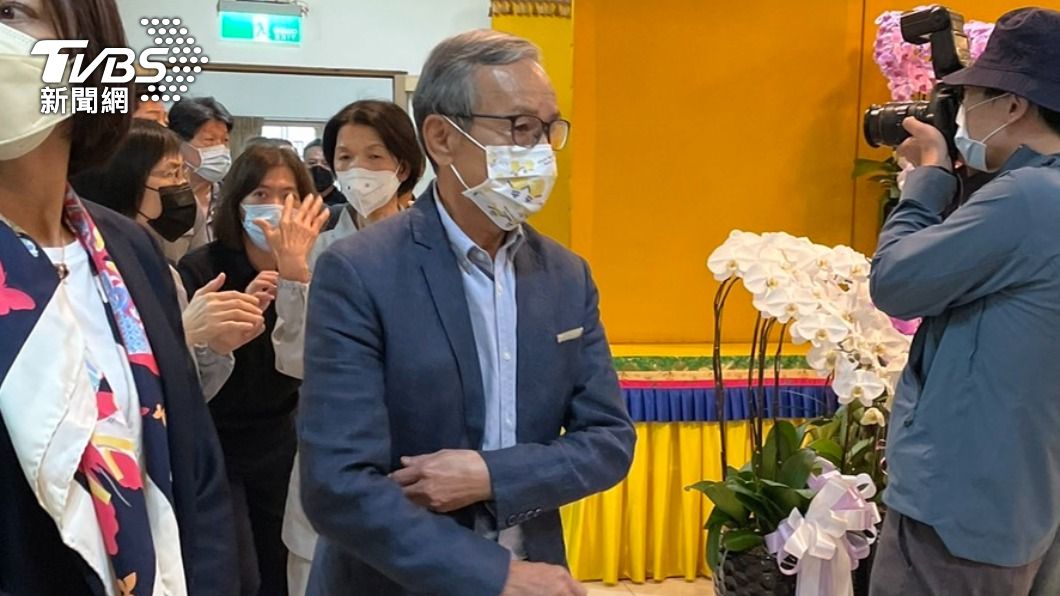 吳念真來送唐美雲的母親最後一程。(圖/民視提供)