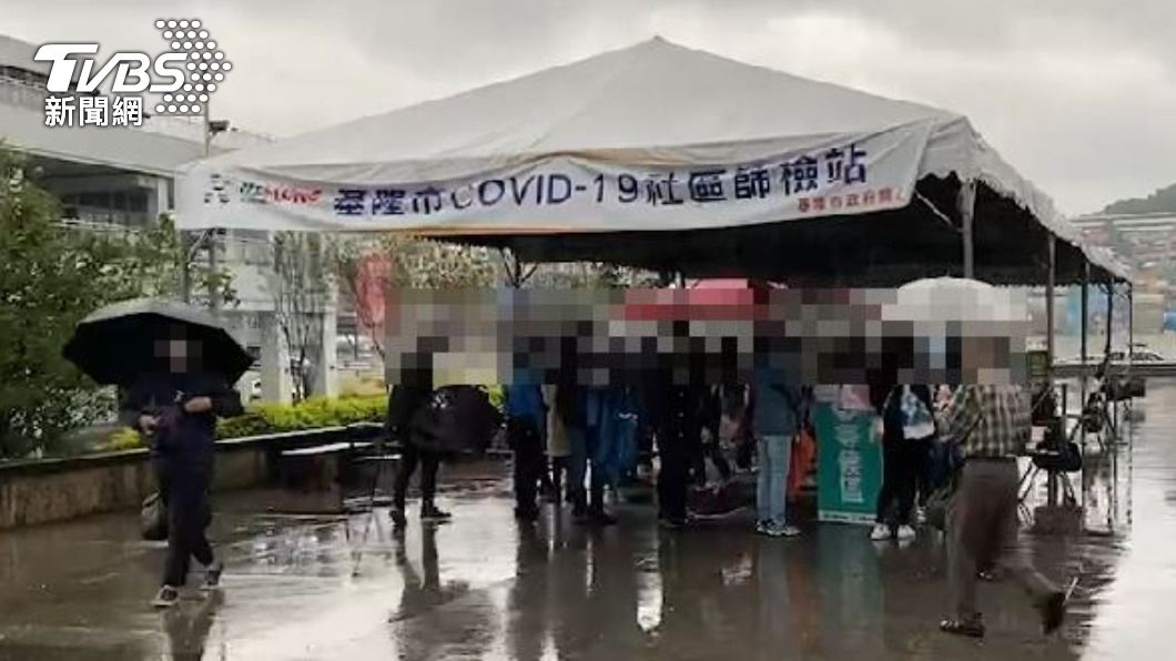 國小以下學生沒有施打疫苗，家長擔心若確診會相當嚴重。（圖／TVBS）