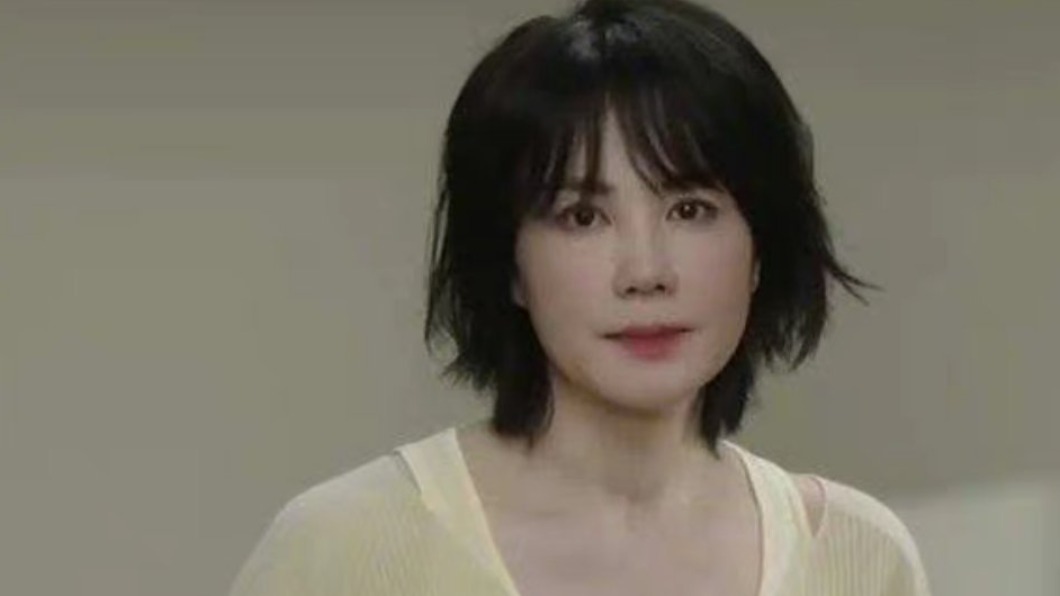 現年52歲的王菲近年在大陸生活。(圖/翻攝自微博)