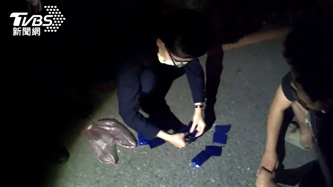 警方在車上搜出大量毒品。（圖／TVBS）