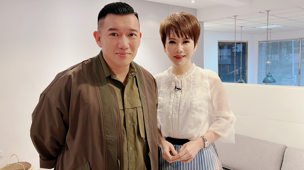 杜汶澤（左）透露受到豬哥亮啟發。（圖／華視提供）