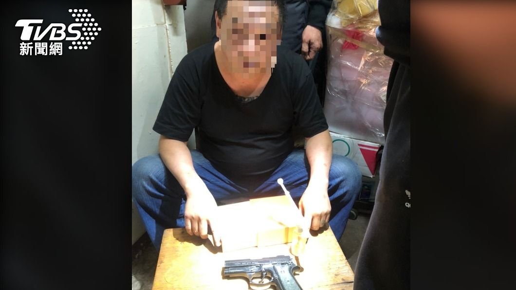 陳姓毒販被警方逮捕。(圖/TVBS)
