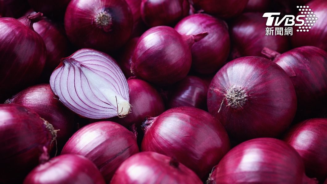 洋蔥、蘋果及紅蘿蔔等皆很適合抗病毒。(示意圖/shutterstock達志影像)