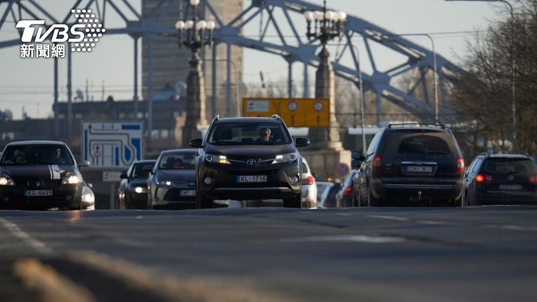 其中也強調重大違規是「罰車主」非駕駛人。(示意圖/shutterstock達志影像)