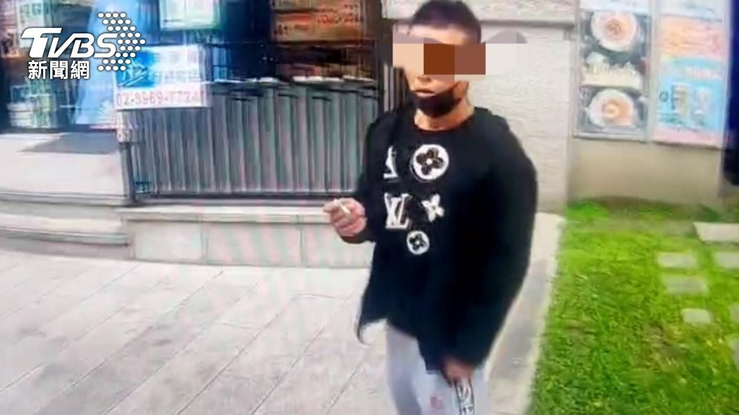 疫情升溫!警勸導戴好口罩 意外逮捕通緝犯