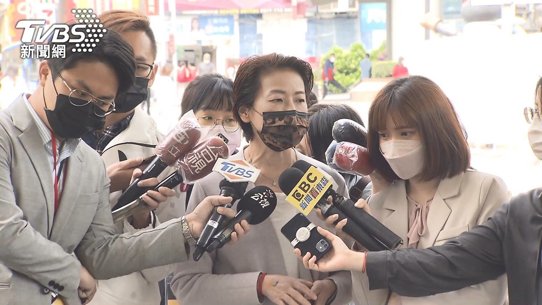 疫情燒進北市府?柯文哲恐接觸確診替代役 黃珊珊說話了