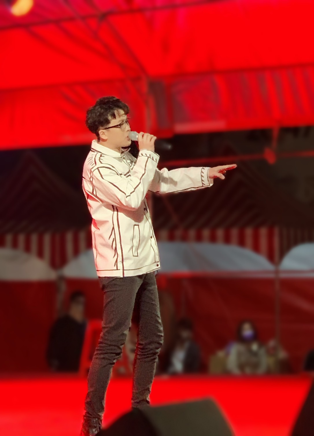 陳思瑋演唱〈我的未來不是夢〉,見台下粉絲忍不住哽咽。(圖/陳孝志提供)