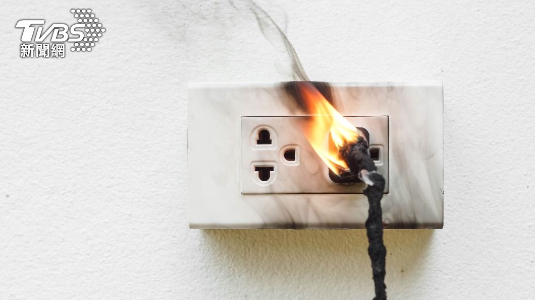 快檢查!電器插頭長年未拔 「2危險隱患」恐釀火災