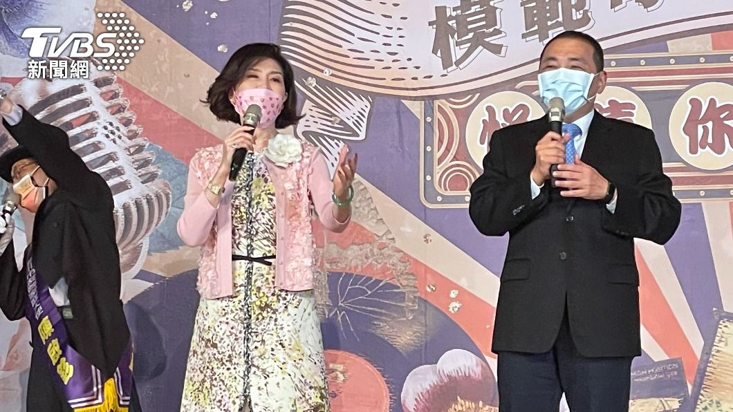 白嘉莉偕侯友宜唱〈祝你幸福〉。（圖／王翊綺攝）