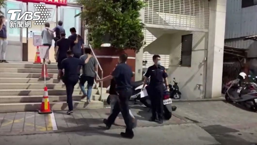 涉案13人全依法移送。(圖/TVBS)