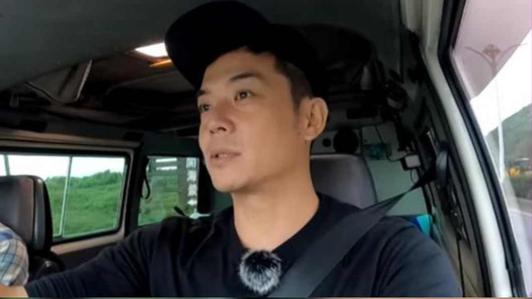 姚元浩凌晨「後照鏡見鬼」眼睛凹咧嘴笑 《營業中》釋花絮嚇壞人
