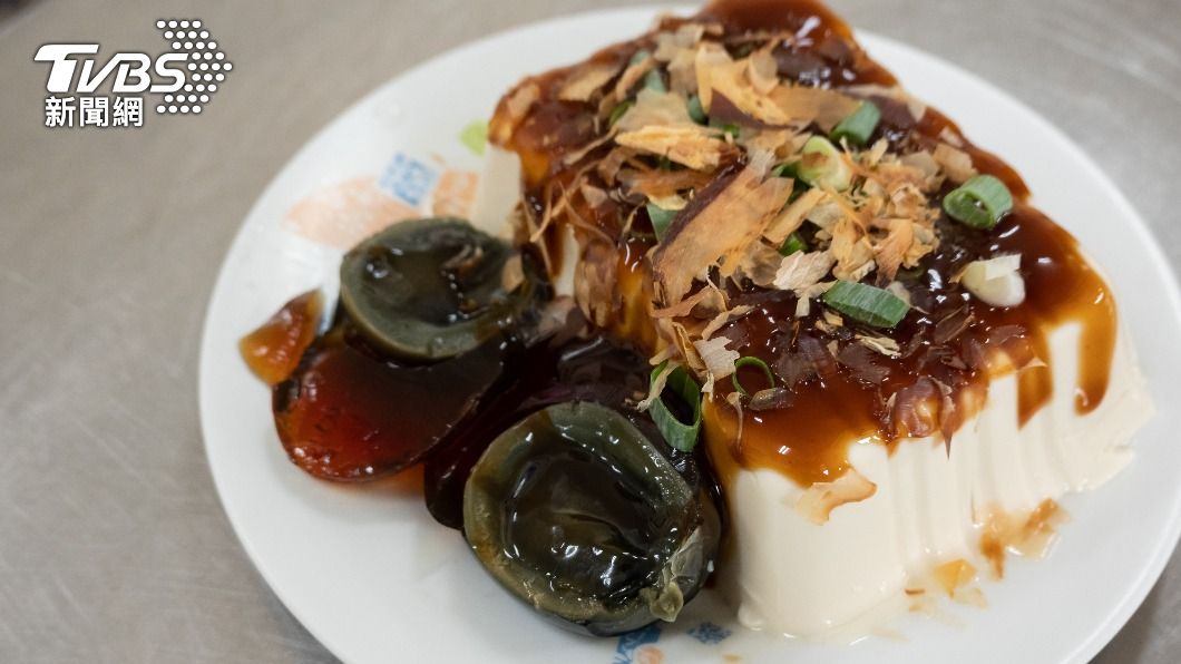 皮蛋豆腐「超狂吃法」被嫌噁!老饕反讚嗑5盤:比柴魚對味