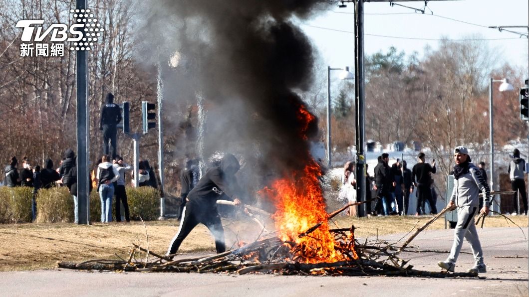 瑞典反移民極右派焚燒可蘭經 引爆警民衝突