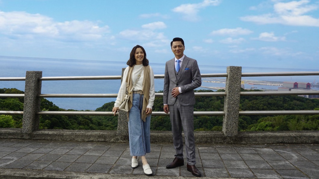 廖苡喬（左）常被藍葦華逗樂。（圖／民視提供）