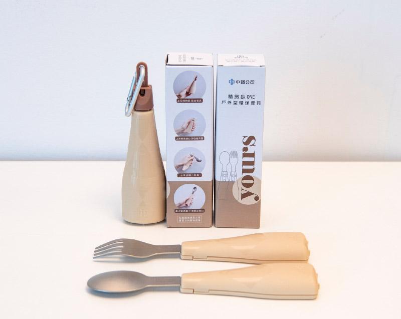 中鋼今年的股東會紀念品,為戶外型環保餐具。(圖/翻攝自中鋼公司)