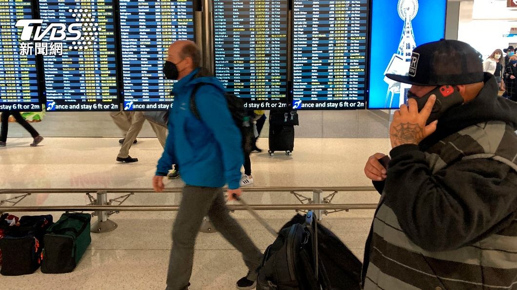 美法官判大眾運輸口罩令違法 多家航空秒開放乘客脫罩