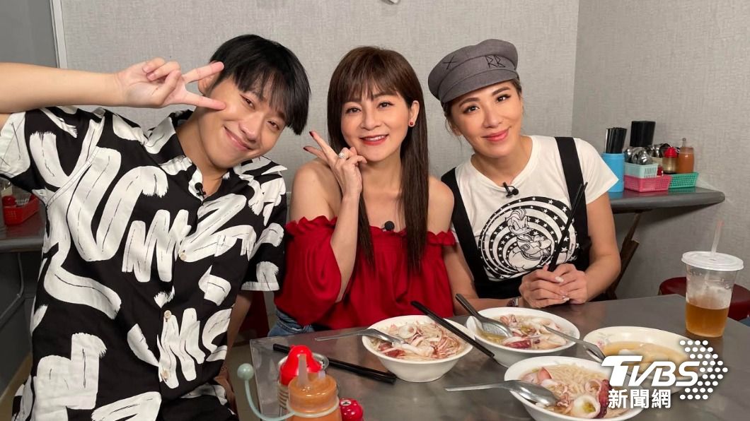 王彩樺（中）被小禎爆料膀胱無力。（圖／TVBS）